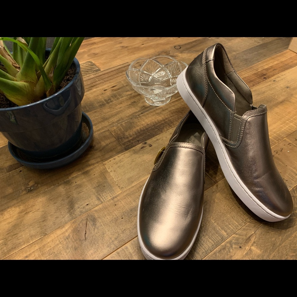 BNIB Clark’s Pawley Bliss Slip-on sneaker - SZ 12
